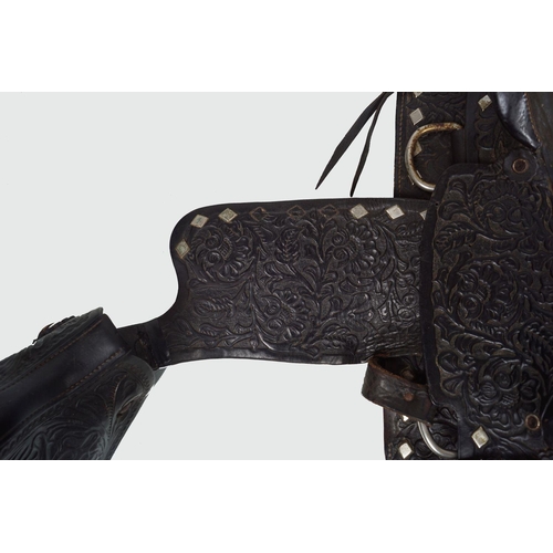 297 - WESTERN SADDLE WITH CARRYING CASE