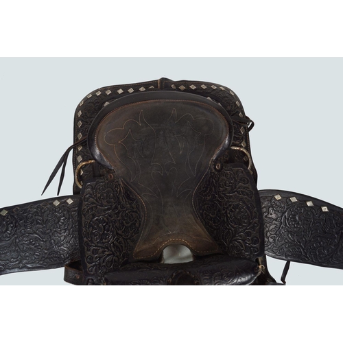 297 - WESTERN SADDLE WITH CARRYING CASE