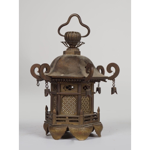 326 - TIBETO-CHINESE QING BRONZE LANTERN