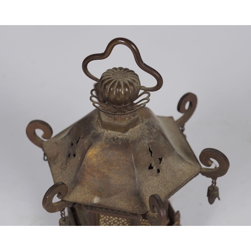 326 - TIBETO-CHINESE QING BRONZE LANTERN