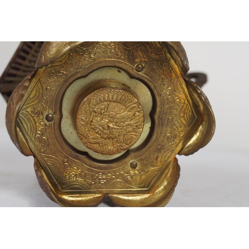 326 - TIBETO-CHINESE QING BRONZE LANTERN