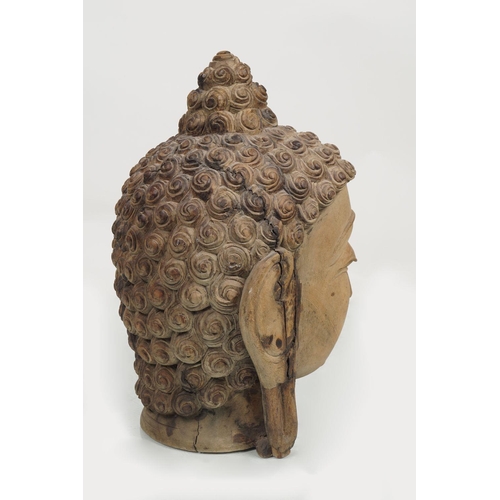 541 - THAILANESE CARVED WOOD BUDDHA HEAD