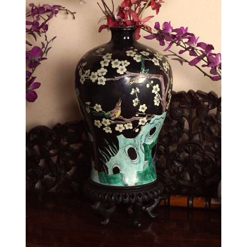 243 - CHINESE QING PORCELAIN VASE