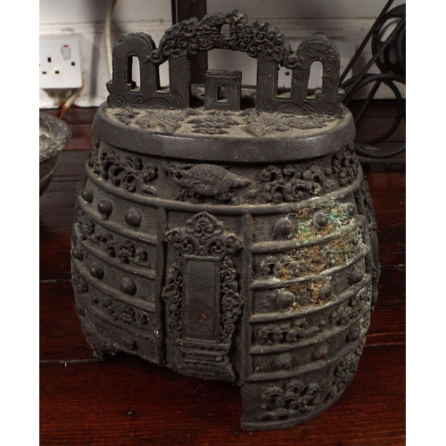 402 - CHINESE ARCHAIC BRONZE BELL