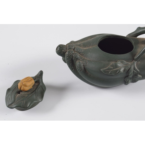 552 - CHINESE GREEN YIXING TEAPOT