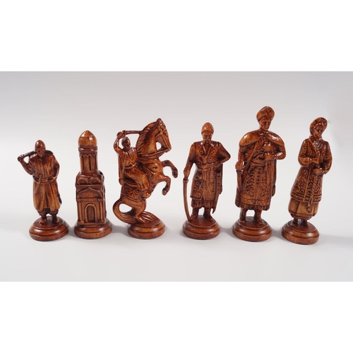 797 - 32 PIECE CHESS SET