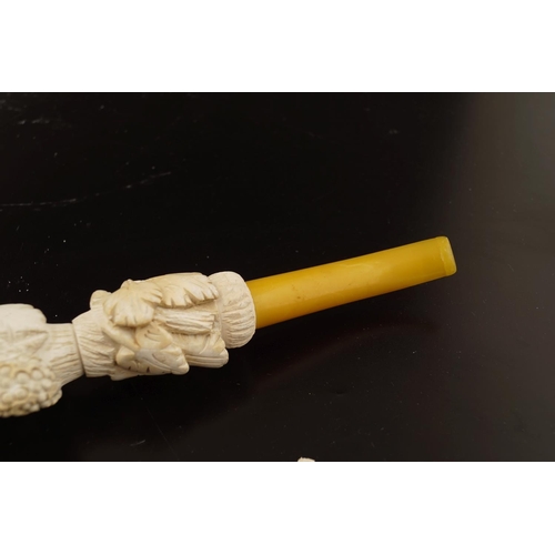 136 - LARGE MEERSCHAUM CARVED PIPE