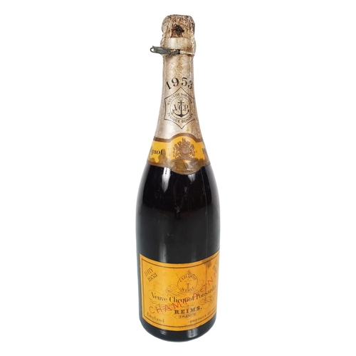 1229 - BOTTLE OF VEUVE CLICQUOT CHAMPAGNE