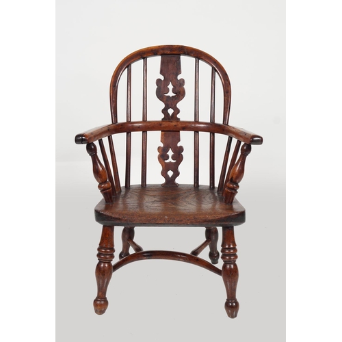 442 - 19TH-CENTURY YEW WOOD CHILD'S WINDSOR CHAIR