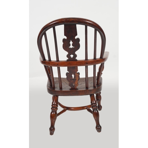 442 - 19TH-CENTURY YEW WOOD CHILD'S WINDSOR CHAIR