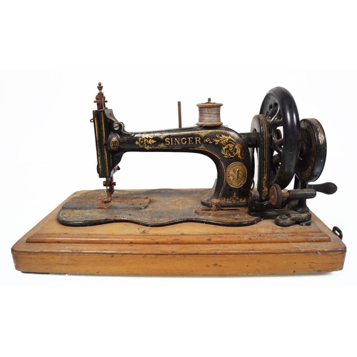 917 - VINTAGE SINGER SEWING MACHINE