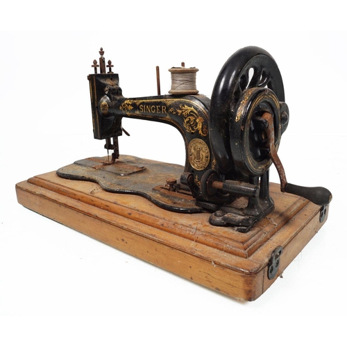 917 - VINTAGE SINGER SEWING MACHINE