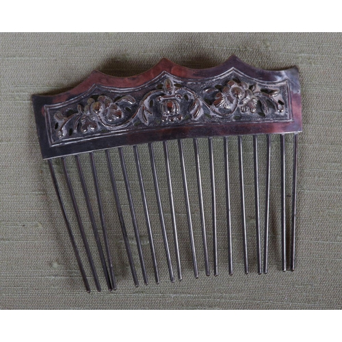 1012 - CHINESE EXPORT SILVER COMB