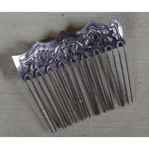 1012 - CHINESE EXPORT SILVER COMB