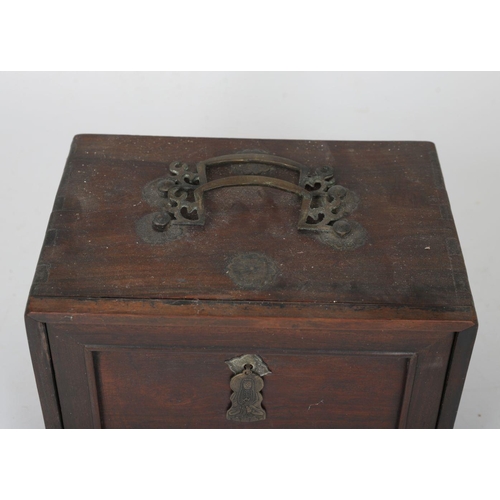 1027 - CHINESE QING HARDWOOD AMAH BOX