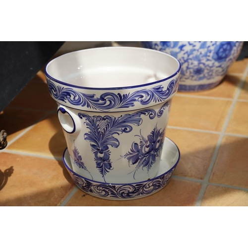 1093 - DUTCH BLUE AND WHITE JARDINIERE