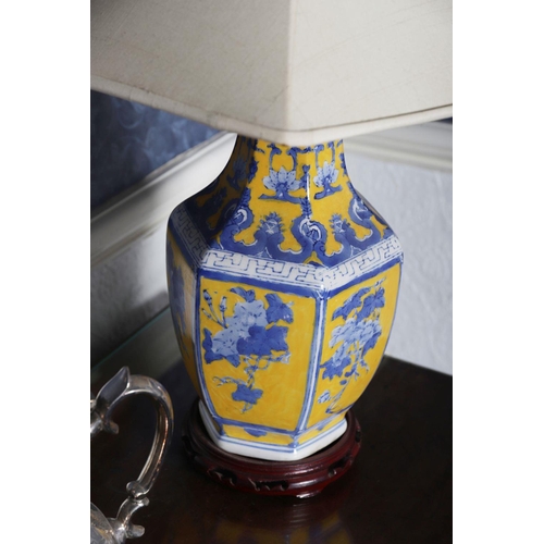 1130 - CHINESE PORCELAIN TABLE LAMP