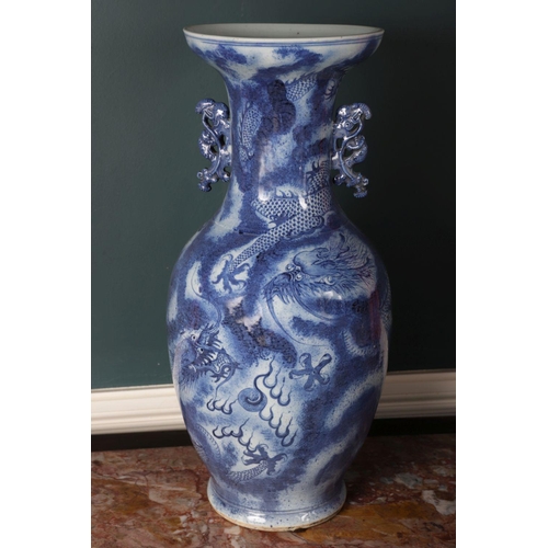 1135 - CHINESE QING BLUE AND WHITE VASE