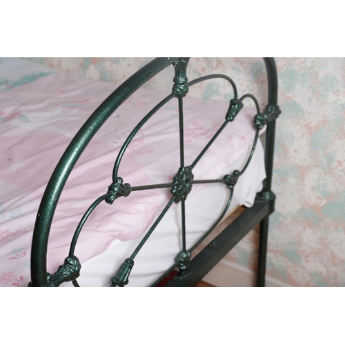 1139 - VICTORIAN METAL SINGLE BED