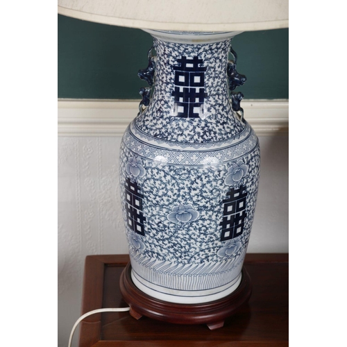 114 - LARGE CHINESE BLUE AND WHITE TABLE LAMP