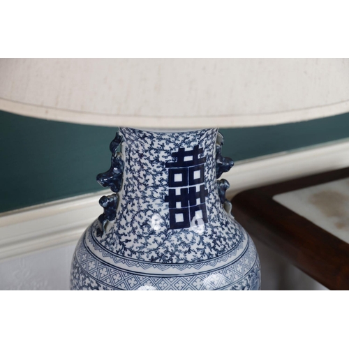 114 - LARGE CHINESE BLUE AND WHITE TABLE LAMP