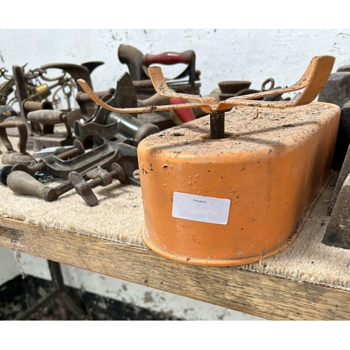 1385 - LARGE COLLECTION OF CAST IRON KITCHENALIA