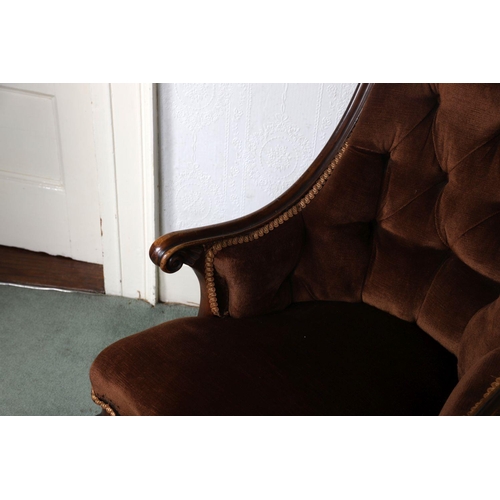 186 - EARLY VICTORIAN WALNUT SPOON BACK CHAIR