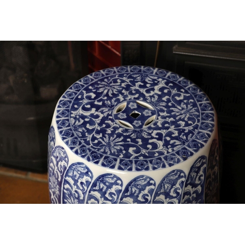 231 - CHINESE BLUE & WHITE BARREL