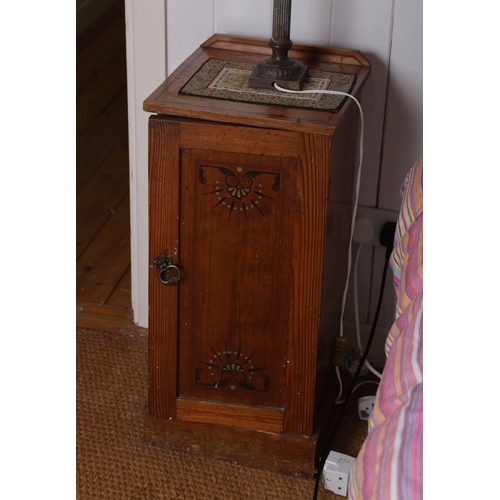 262 - ARTS AND CRAFTS PINE BEDSIDE PEDESTAL