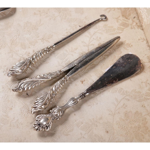 368 - VICTORIAN SILVER GLOVE STRETCHER