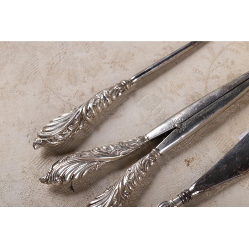 368 - VICTORIAN SILVER GLOVE STRETCHER