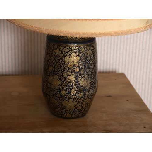 487 - BLACK LACQUERED VASE STEMMED TABLE LAMP