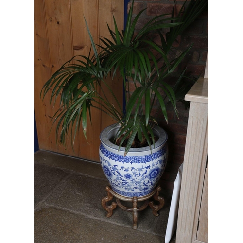 50 - LARGE CHINESE BLUE AND WHITE JARDINIERE