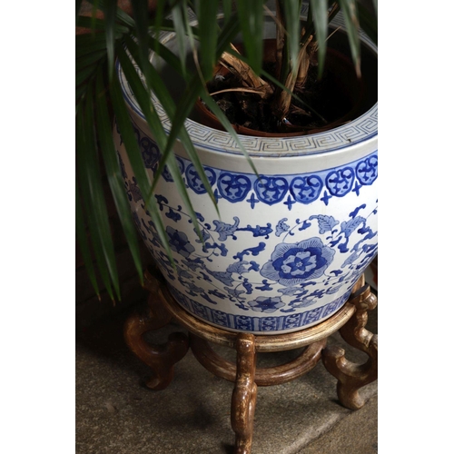 50 - LARGE CHINESE BLUE AND WHITE JARDINIERE