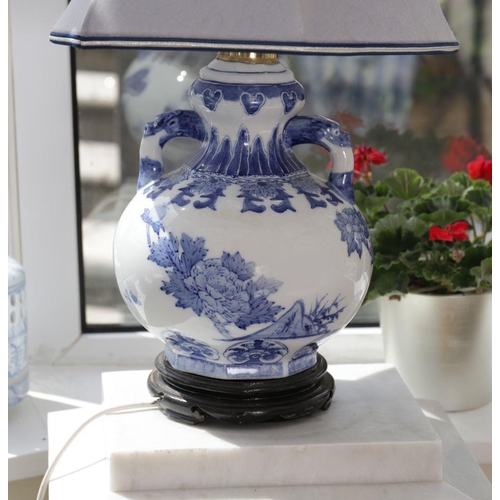 582 - CHINESE BLUE AND WHITE TABLE LAMP