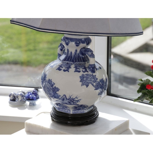 582 - CHINESE BLUE AND WHITE TABLE LAMP