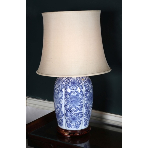 60 - LARGE CHINESE BLUE & WHITE TABLE LAMP