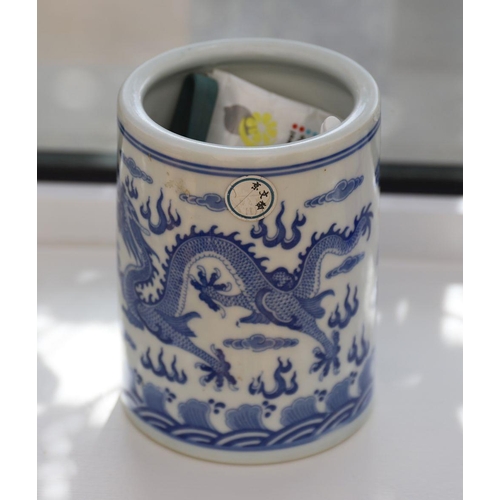 72 - CHINESE BLUE AND WHITE BRUSH POT