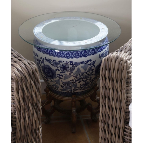 749 - LARGE CHINESE BLUE AND WHITE JARDINIERE