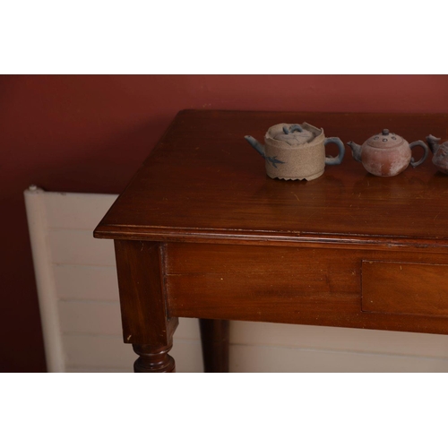 762 - VICTORIAN MAHOGANY HALL TABLE