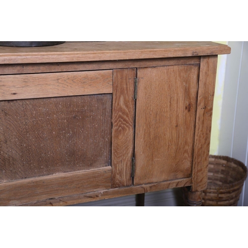 81 - EDWARDIAN OAK WASHSTAND