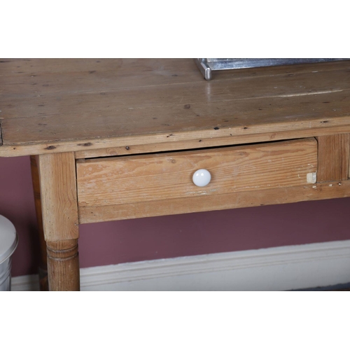 810 - 19TH-CENTURY PINE KITCHEN TABLE