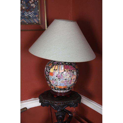 817 - CHINESE FAMILLE ROSE TABLE LAMP