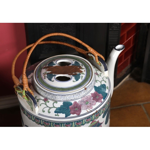 819 - LARGE CHINESE DECORATIVE TEAPOT