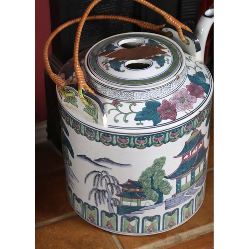 819 - LARGE CHINESE DECORATIVE TEAPOT