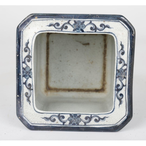 821 - CHINESE BLUE AND WHITE PORCELAIN JARDINIERE