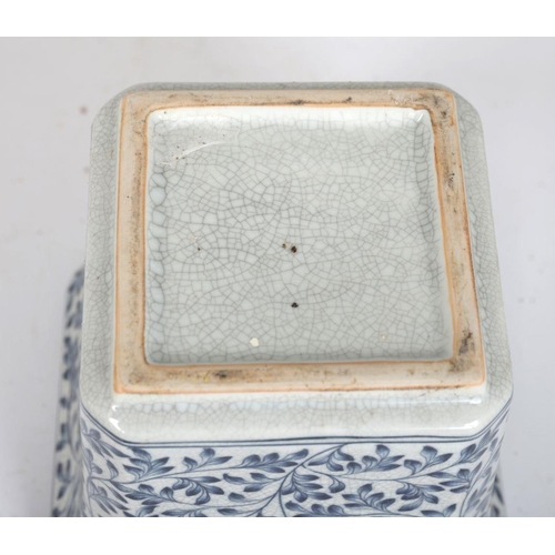 821 - CHINESE BLUE AND WHITE PORCELAIN JARDINIERE