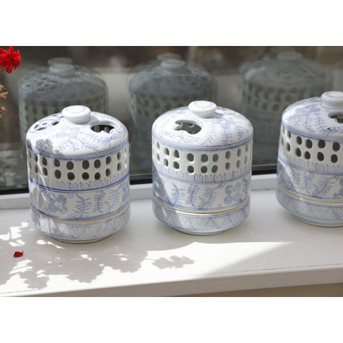 823 - GROUP OF 4 BLUE & WHITE TABLE CANDLE LANTERNS