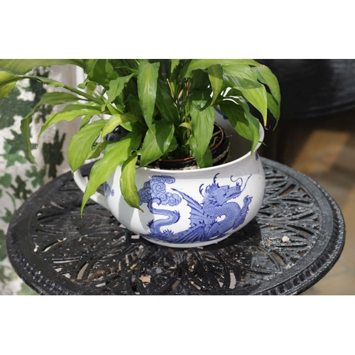 851 - CHINESE BLUE AND WHITE JARDINIERE