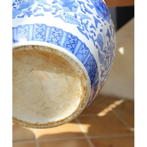 857 - LARGE CHINESE BLUE AND WHITE JARDINIERE